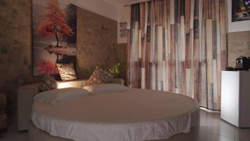 1 bedroom, bed sheets