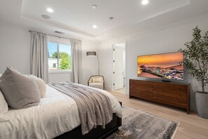 4 bedrooms, desk, iron/ironing board, WiFi