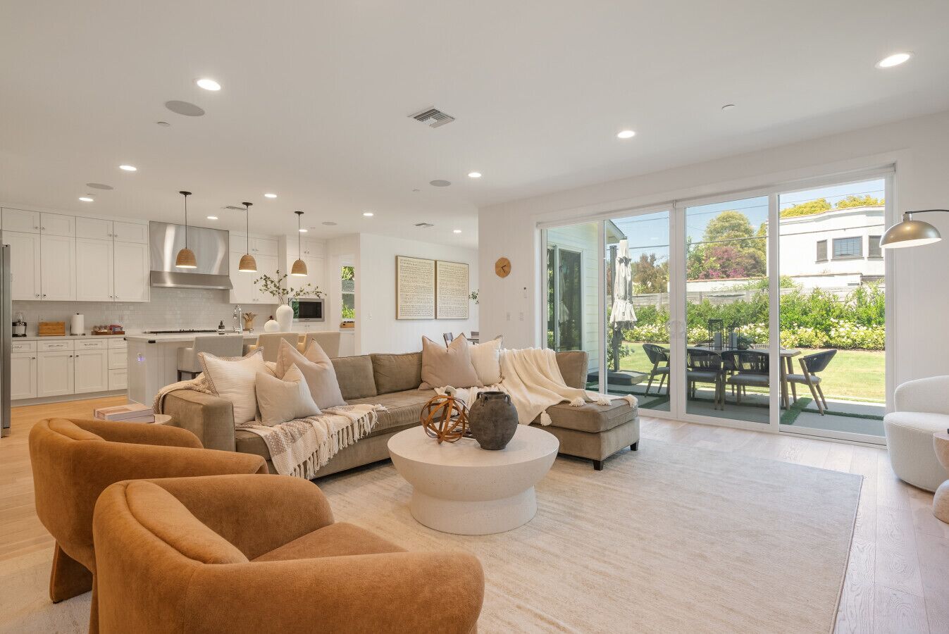 テレビ、テーブルサッカー台