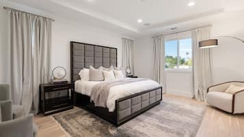 4 bedrooms, desk, iron/ironing board, travel crib