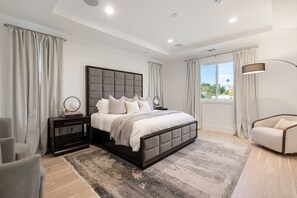 4 bedrooms, desk, iron/ironing board, travel cot