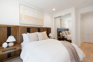 4 bedrooms, desk, iron/ironing board, travel cot