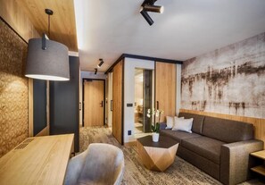 Suite Junior, balcon, vue montagne | Coin séjour