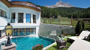 Indoor pool, outdoor pool