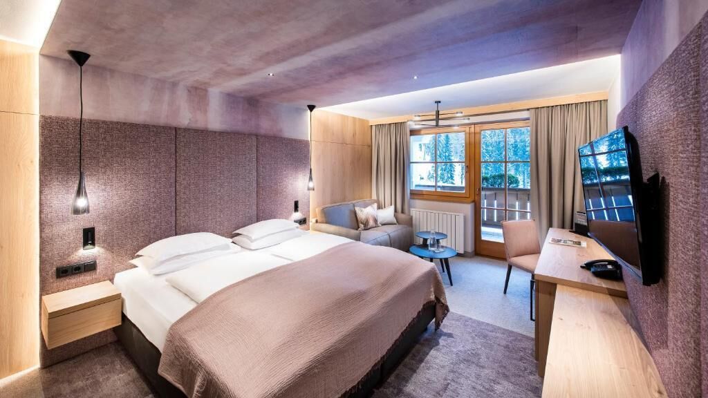 Minibar, in-room safe, free WiFi, bed sheets