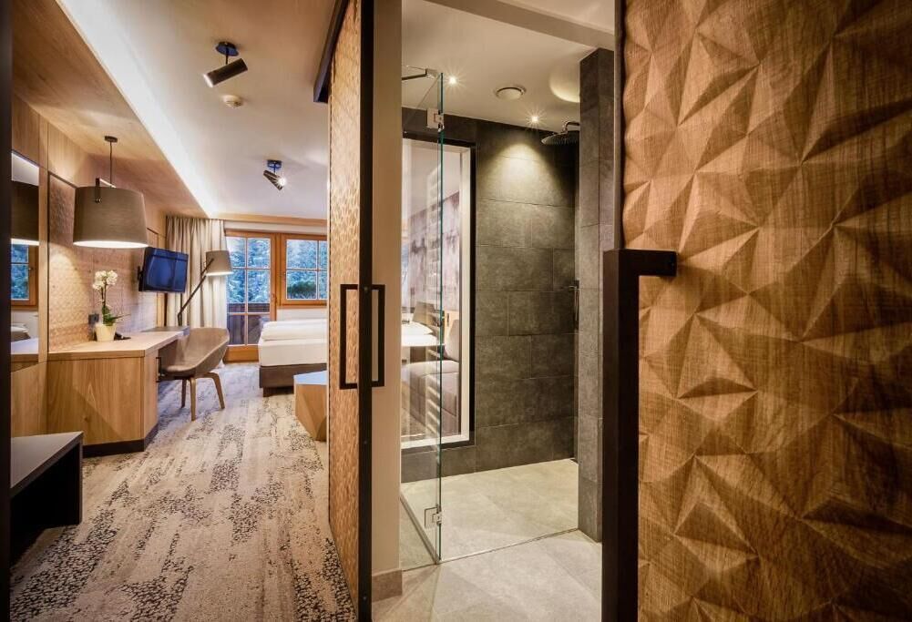 Minibar, in-room safe, free WiFi, bed sheets