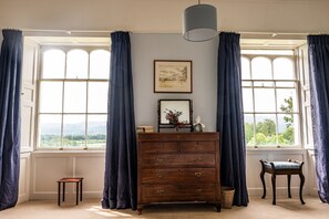 Individually decorated, individually furnished, free WiFi - Lismacue House (Tipperary)