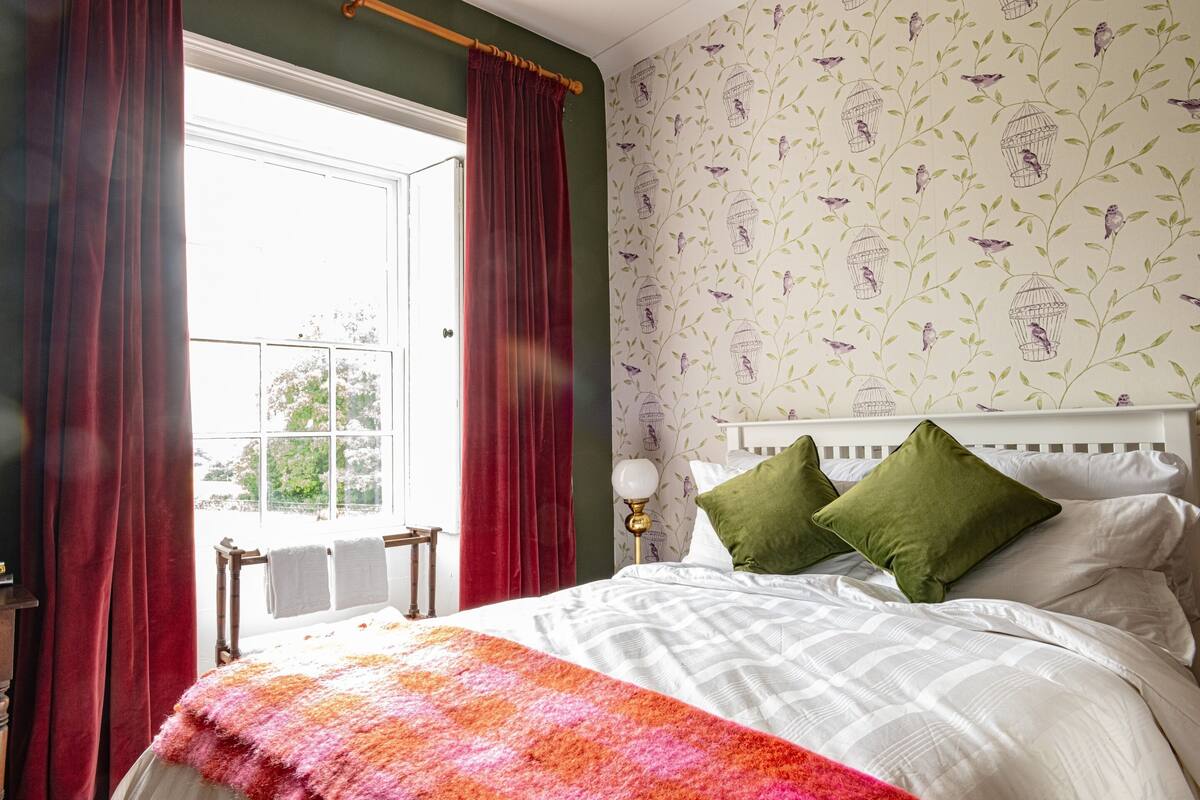 Comfort Double Room, Shared Bathroom (Wing)
