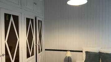 2 slaapkamers, een strijkplank/strijkijzer, gratis wifi, beddengoed