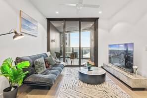 Living area - 2B2B Retreat Land mark in Brisbane city STAR Queens Wharf (Brisbane City)