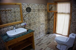 Standard Double or Twin Room, Valley View | Bathroom
