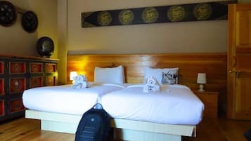 Chambre Standard Double ou avec lits jumeaux, vue vallée | Coffres-forts dans les chambres, bureau