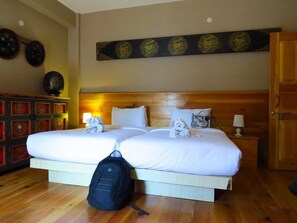 Chambre Standard double ou avec lits jumeaux, vue sur la vallée | Coffre-fort, bureau, espace de travail pour ordinateurs portables