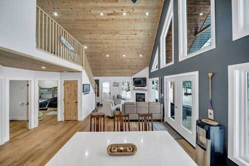 Kellys On The River Mansfield Quebec - 3 bedrooms with kayaks.