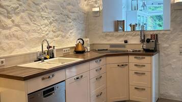 Apartemen | Dapur pribadi | Kursi makan untuk bayi