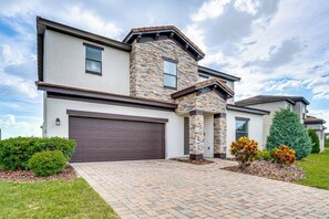 Interior - Balmoral Resort Home: Private Pool w/ Lake Views! (Haines City)