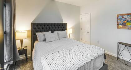 3 Mi to Dtwn: Dallas Getaway w/ Game Area!