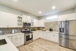 Interior - 3 Mi to Dtwn: Dallas Getaway w/ Game Area! (Dallas)