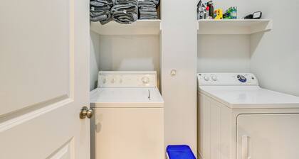 3 Mi to Dtwn: Dallas Getaway w/ Game Area!