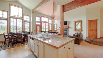 House (3 Bedrooms) | Interior