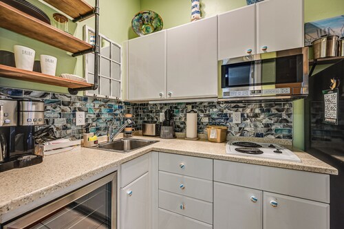 Poolside Relaxation: Resort Condo in Naples!