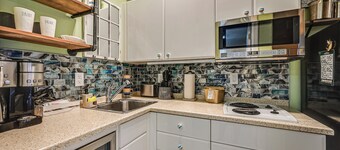 Poolside Relaxation: Resort Condo in Naples!