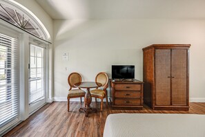 Apartment (0 Bedroom) | Interior