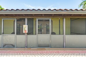 Apartment (0 Bedroom) | Interior