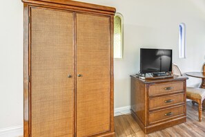 Apartment (0 Bedroom) | Interior