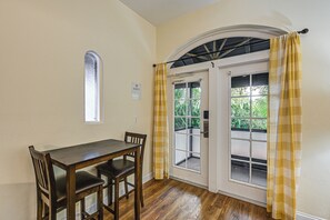 Apartment (0 Bedroom) | Interior - Resort-style Studio 15 Mi to Everglades NP (Naples)