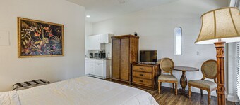 Near the Everglades: Studio at Port of the Islands