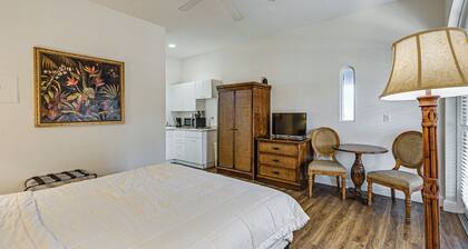 Near the Everglades: Studio at Port of the Islands