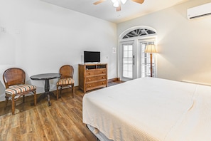 Apartment (0 Bedroom) | Interior - Resort-style Everglades Studio 15 Mi to Natl Park (Naples)