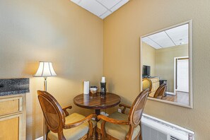 شقة (0 Bedroom) | المنشأة من الداخل