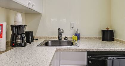 Resort-style Naples Retreat w/ Marina Access!