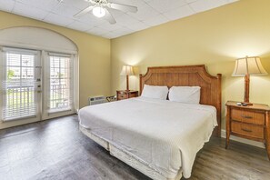 Apartment (0 Bedroom) | Front of property - Direct 10K Islands Access: Dockside Naples Studio (Naples)