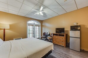 Apartment (0 Bedroom) | Interior