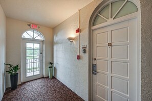 Apartment (0 Bedroom) | Interior