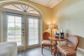 Apartment (0 Bedroom) | Interior