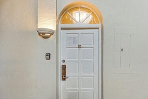 Interior - Everglades Studio: Heated Pool Access, 15 Mi to NP (Naples)