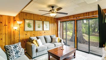 House (6 Bedrooms) | Interior