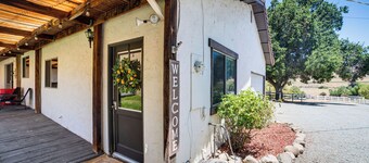 Fenced Yard & Outdoor Bar: Hillside Paicines Home!