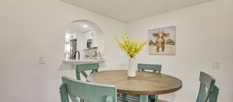 Canal-front Holiday Home Near Beach: Swim & Paddle