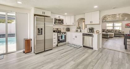Canal-front Holiday Home Near Beach: Swim & Paddle