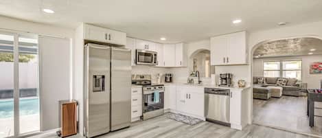 House (3 Bedrooms) | Interior