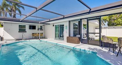 Canal-front Holiday Home Near Beach: Swim & Paddle