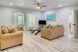 House (3 Bedrooms) | Interior - Group Getaway w/ Deck & Yard in Lakeland! (Lakeland)