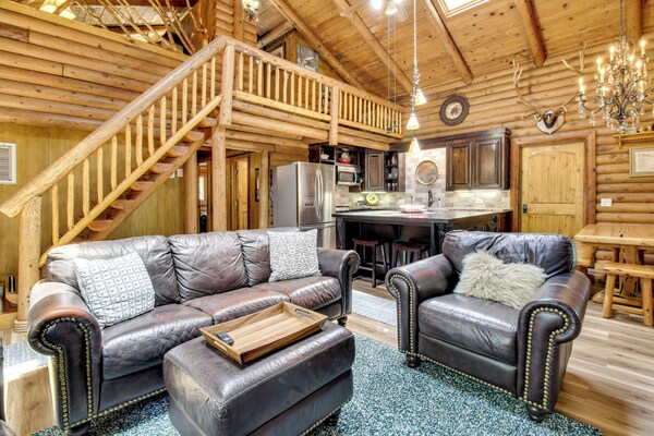 Cozy Log Cabin On 1/2 Acre In Lakeside! - Pinetop-Lakeside, AZ