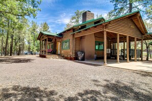 House (3 Bedrooms) | Interior - 2 Mi to Show Low Lake: Log Cabin w/ Large Yard! (Lakeside)