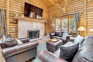 House (3 Bedrooms) | Interior - 2 Mi to Show Low Lake: Log Cabin w/ Large Yard! (Lakeside)